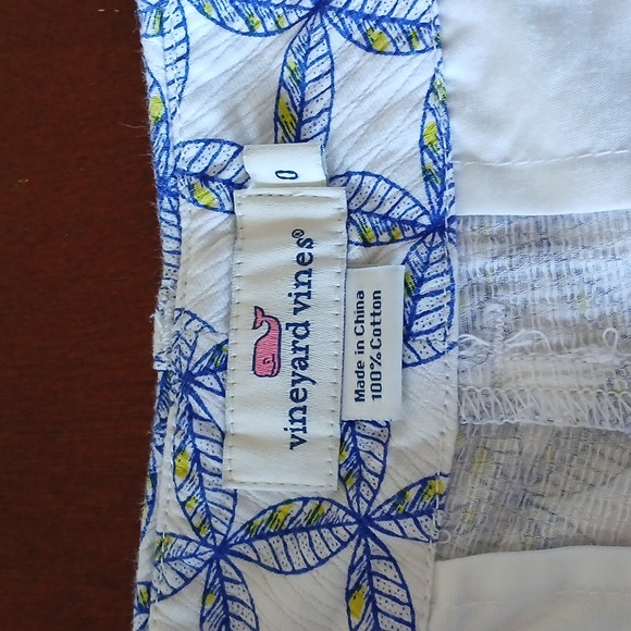 Vineyard Vines- Ocean Reef Leaf Shorts - Picture 3 of 5